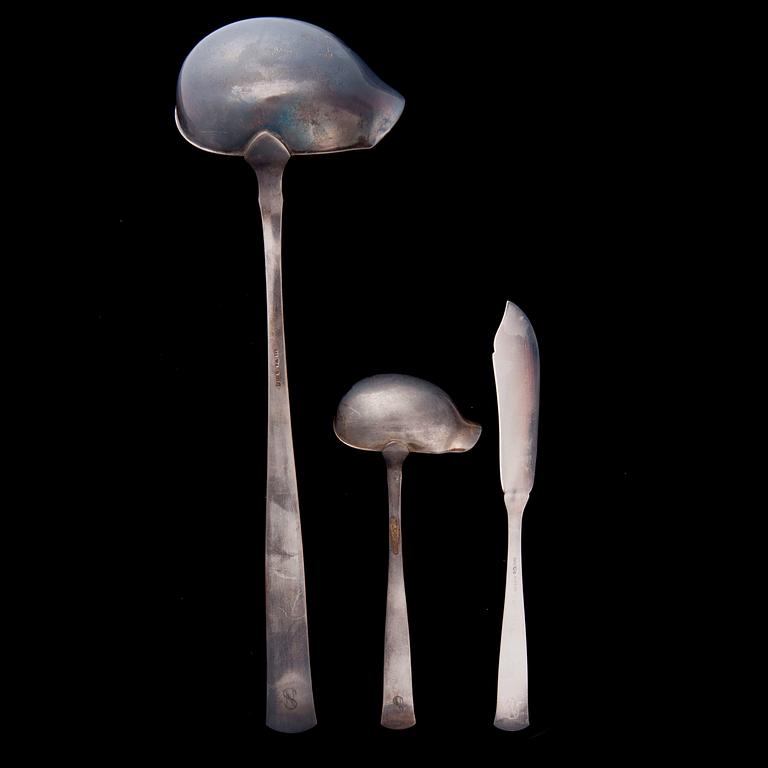 Silverware, 148 pieces. Guldsmeds Aktiebolaget, Stockholm 1945. Model Rosenholm.