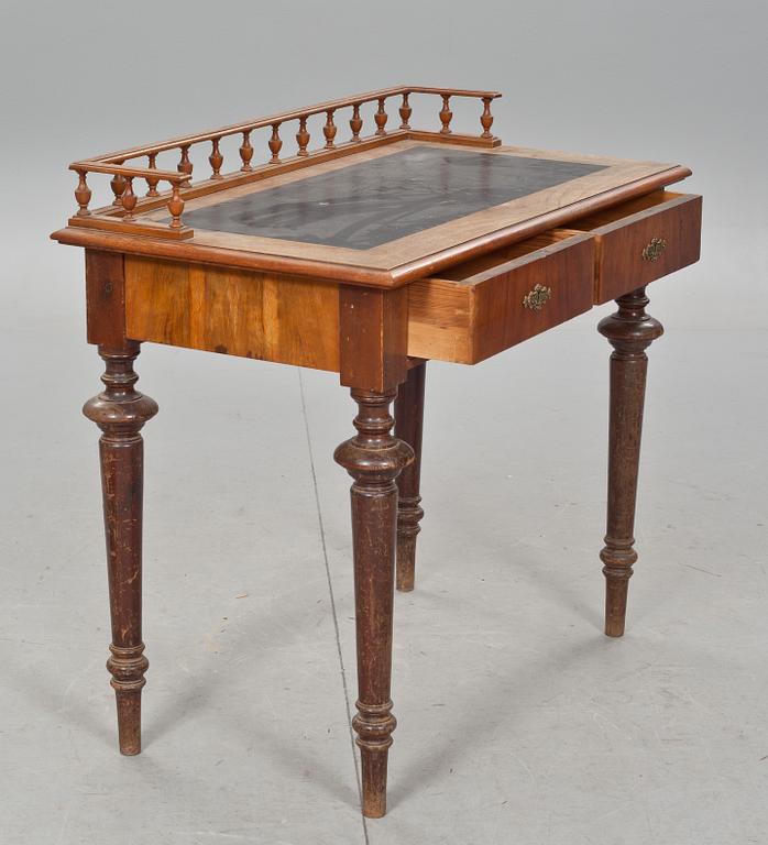 SKRIVBORD, nyrenässans. 1800-talets andra hälft.