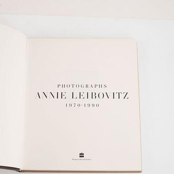 Annie Leibovitz, photo books, six volumes.