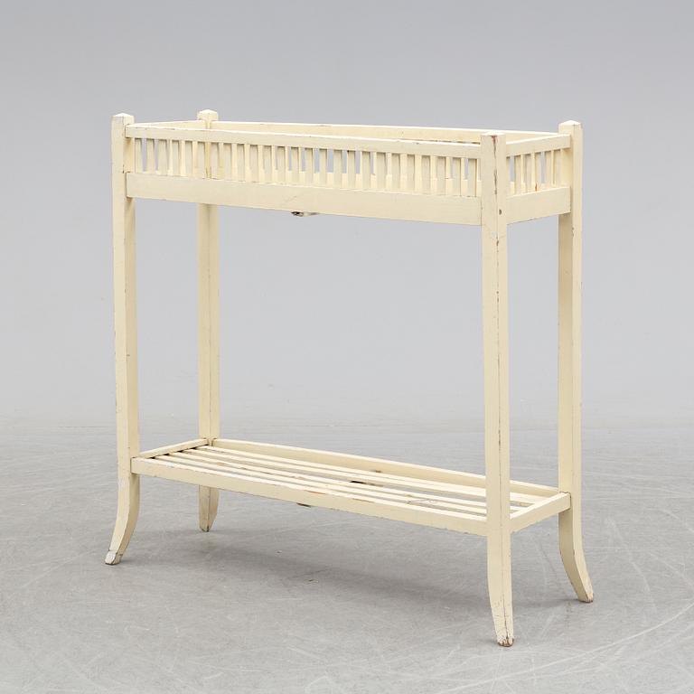 An early 20th century plant stand.