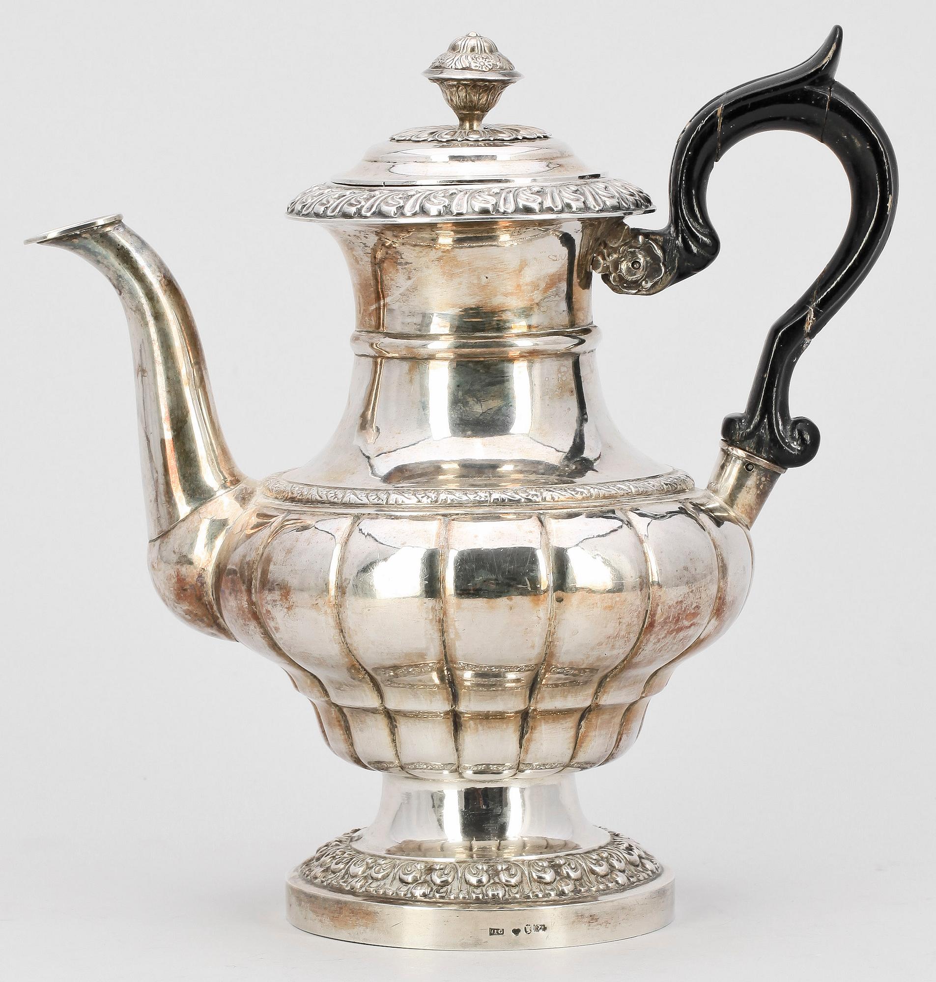 KAFFEKANNA, silver, senempire, Johan Petter Grönvall, Stockholm, 1832. Vikt ca 825 g.