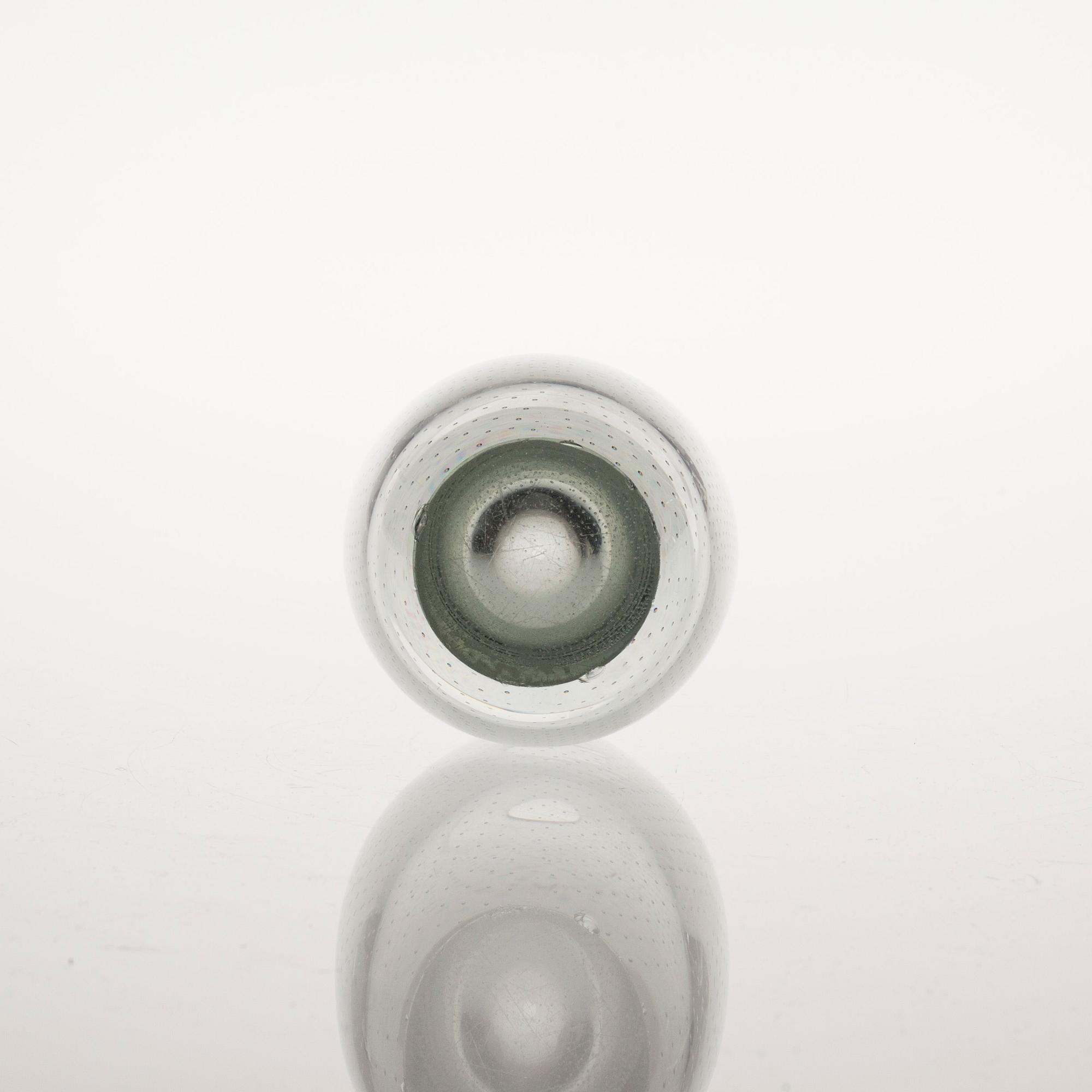 VAS, glas, Gunnel Nyman, signerad med syrapenna.