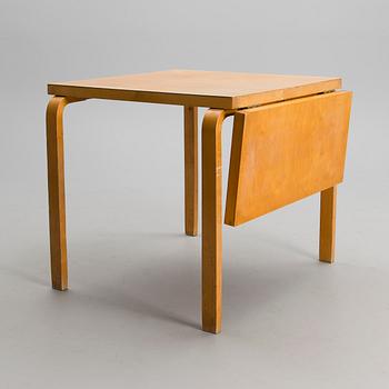 ALVAR AALTO, BORD OCH STOLAR, 4 ST. Modell 69. Artek, 1900-talets mitt.