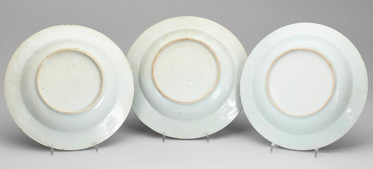 TALLRIKAR, 10 st. Porslin, bl a Qianlong (1736-95).