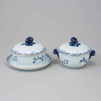 A 31 piece porcelain service 'Ostindia' by Rörstrand.