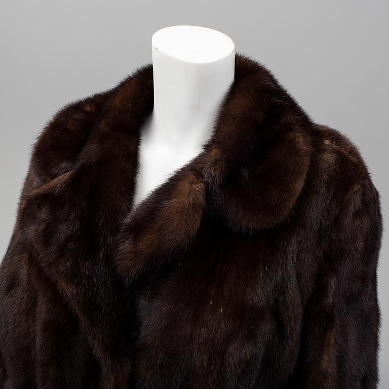 A mink coat, size M/38.