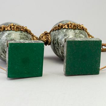 BORDSLAMPOR, ett par, Louis XVI-stil, 1900-talets andra hälft.