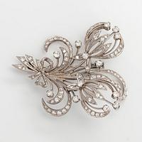 A. Tillander, Rintaneula, palladiumia sekä briljantti- ja 8/8 hiottuja timantteja, Helsinki.