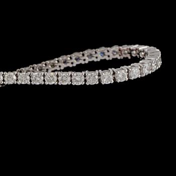 ARMBAND, 18k vitguld med briljantslipade diamanter, 5.02 ct. Vikt 12,4 g.