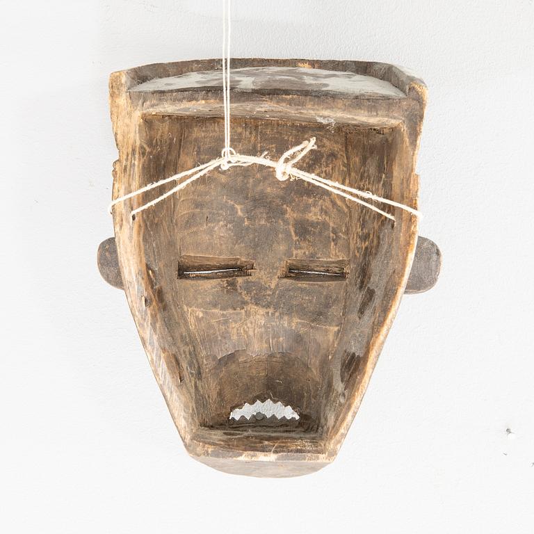 Dance mask "Mwana Pwo" Chokwe Congo 20th century.