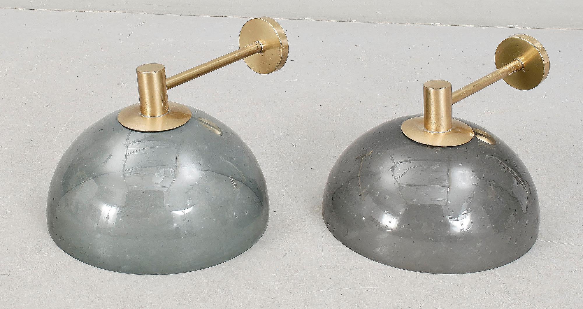 VÄGGLAMPOR, två snarlika, Boréns, Borås, 1900-talets andra hälft.