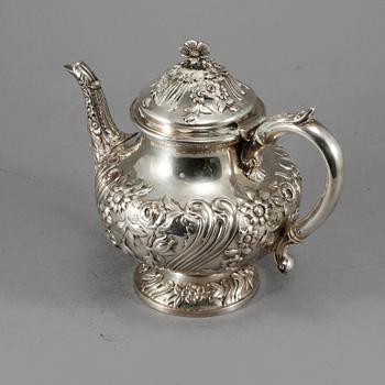 KANNA, silver, oidentifierad mästare J.A, London, England, 1852. Vikt 903 gram.