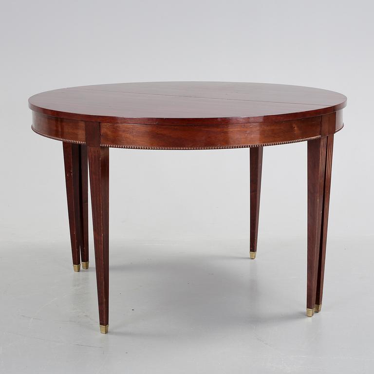 MATBORD, med två iläggsskivor, Gustaviansk stil, 1900-talets första hälft.