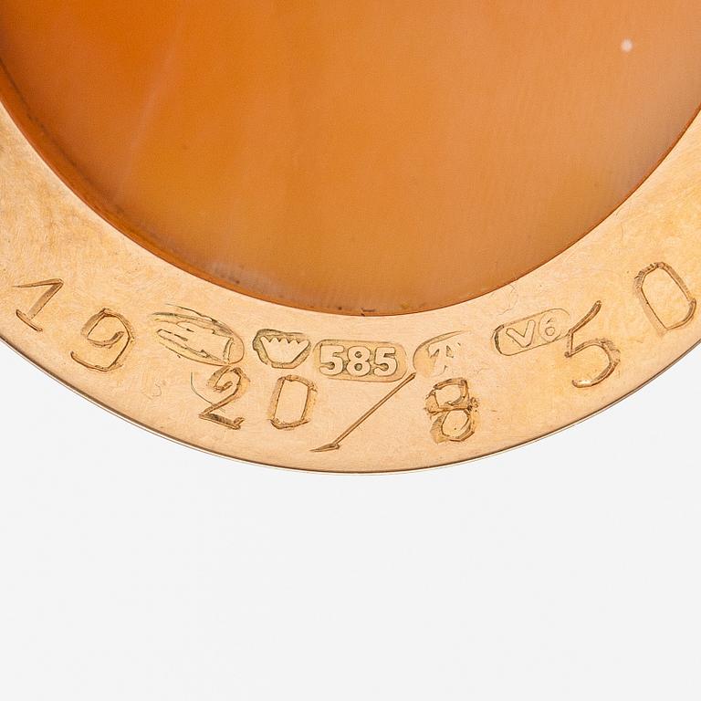 Two brooches and a ring, 14K and 18K gold and sea shell cameos.