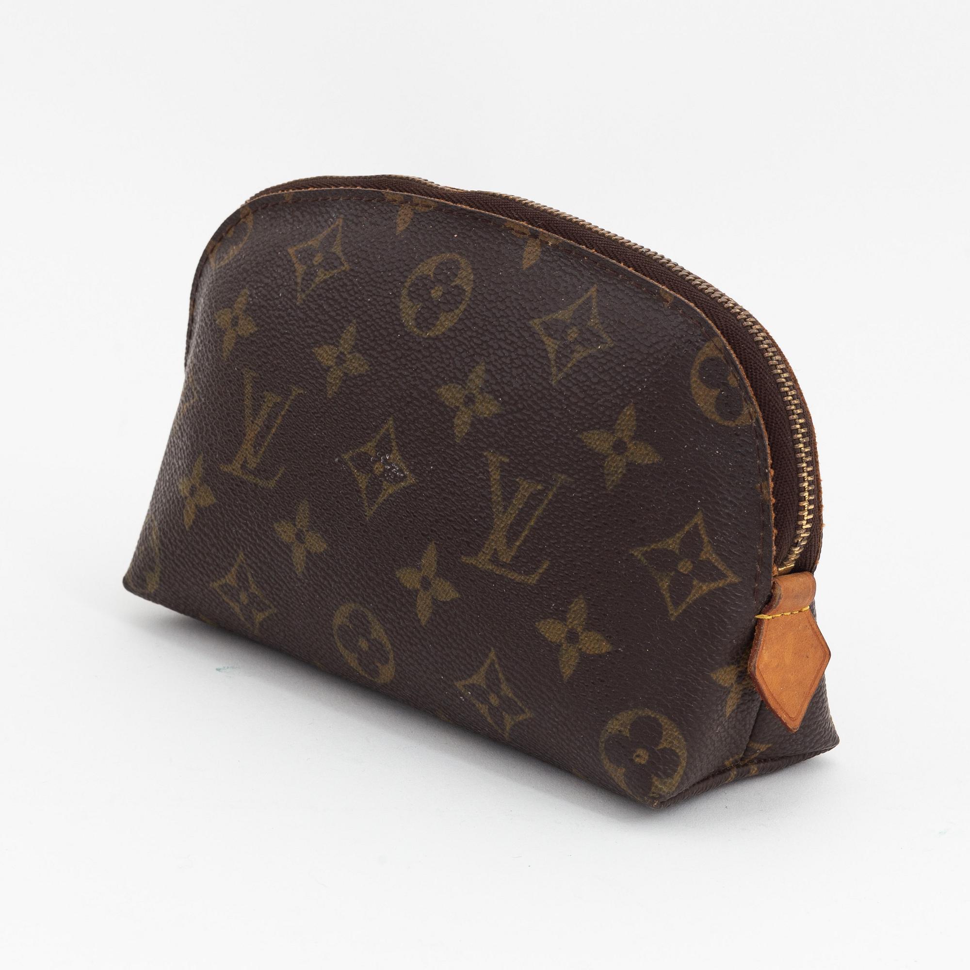 Louis Vuitton, sminkväska och glasögonfodral.