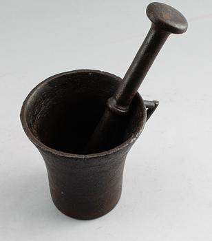 MORTEL MED STÖT, järn, sannolikt 1700-tal.