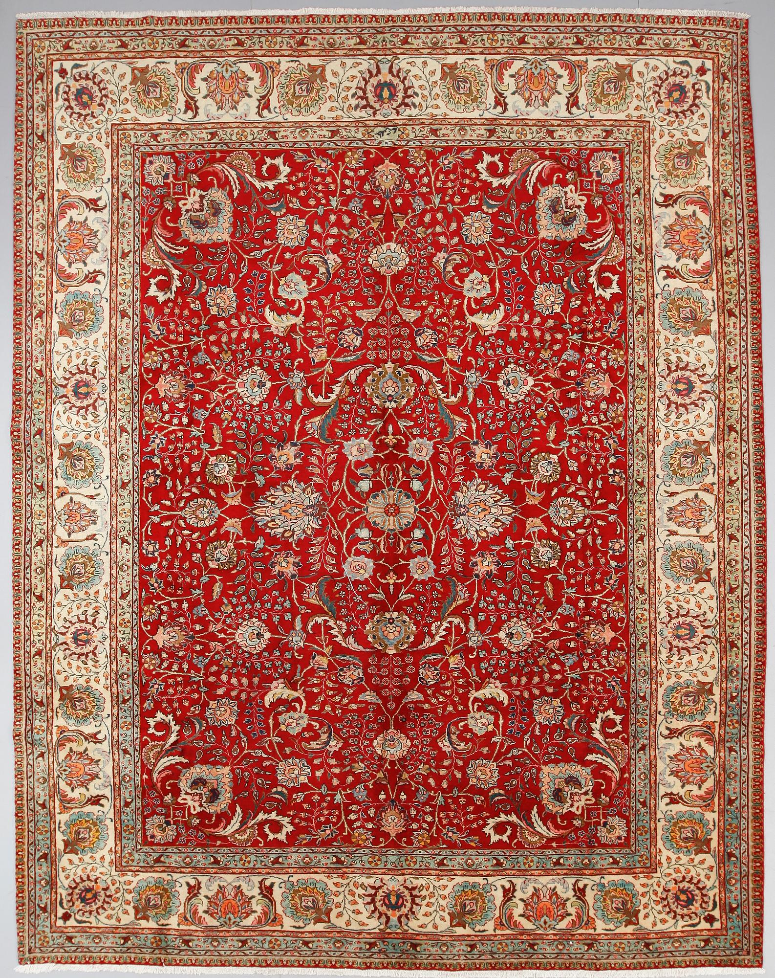 MATTA, Täbriz, ca 384 x 303 cm.