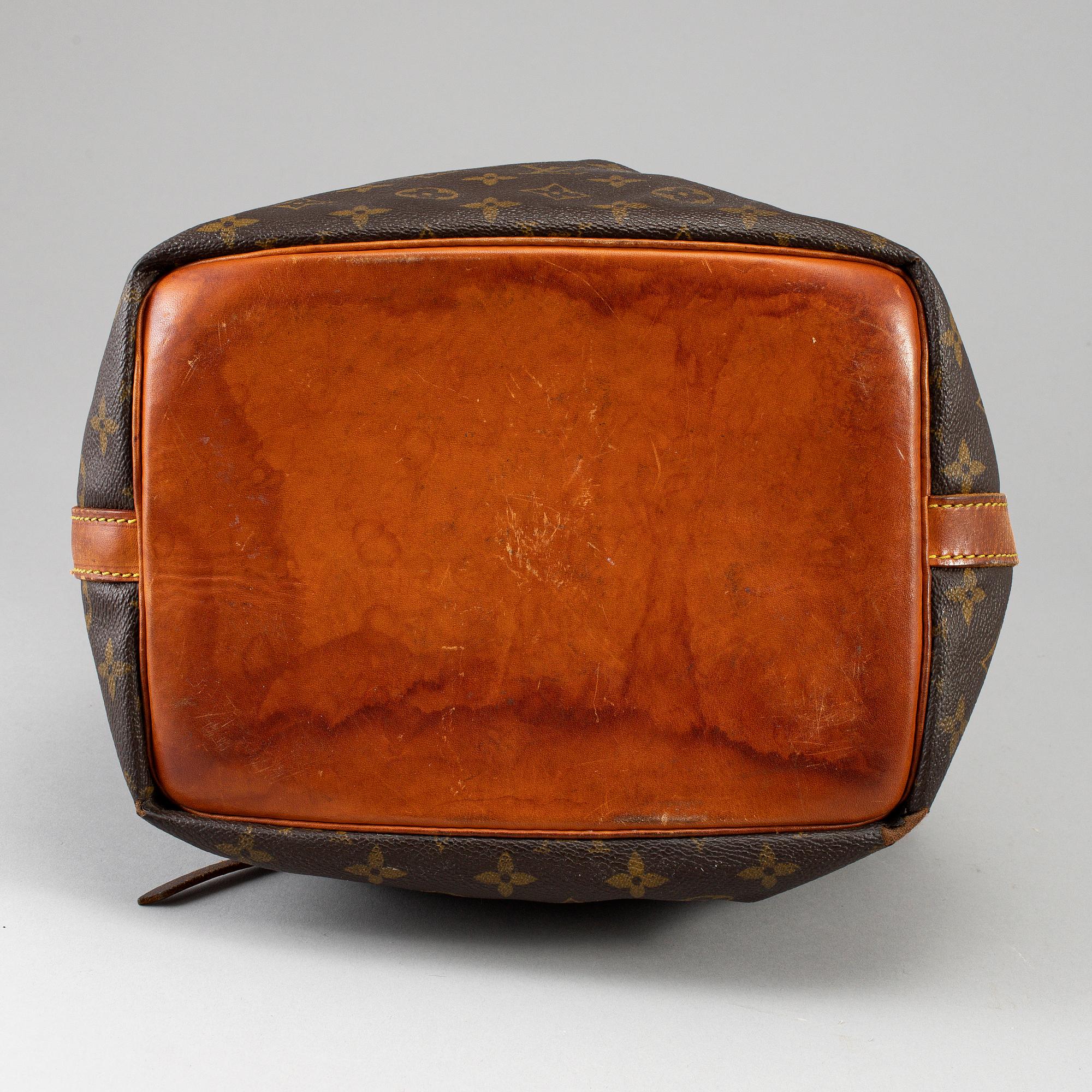 LOUIS VUITTON, 'Petit Noé'.