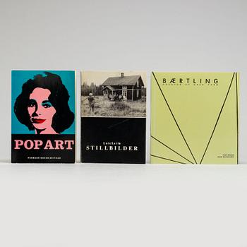 A collection of sixteen art books.