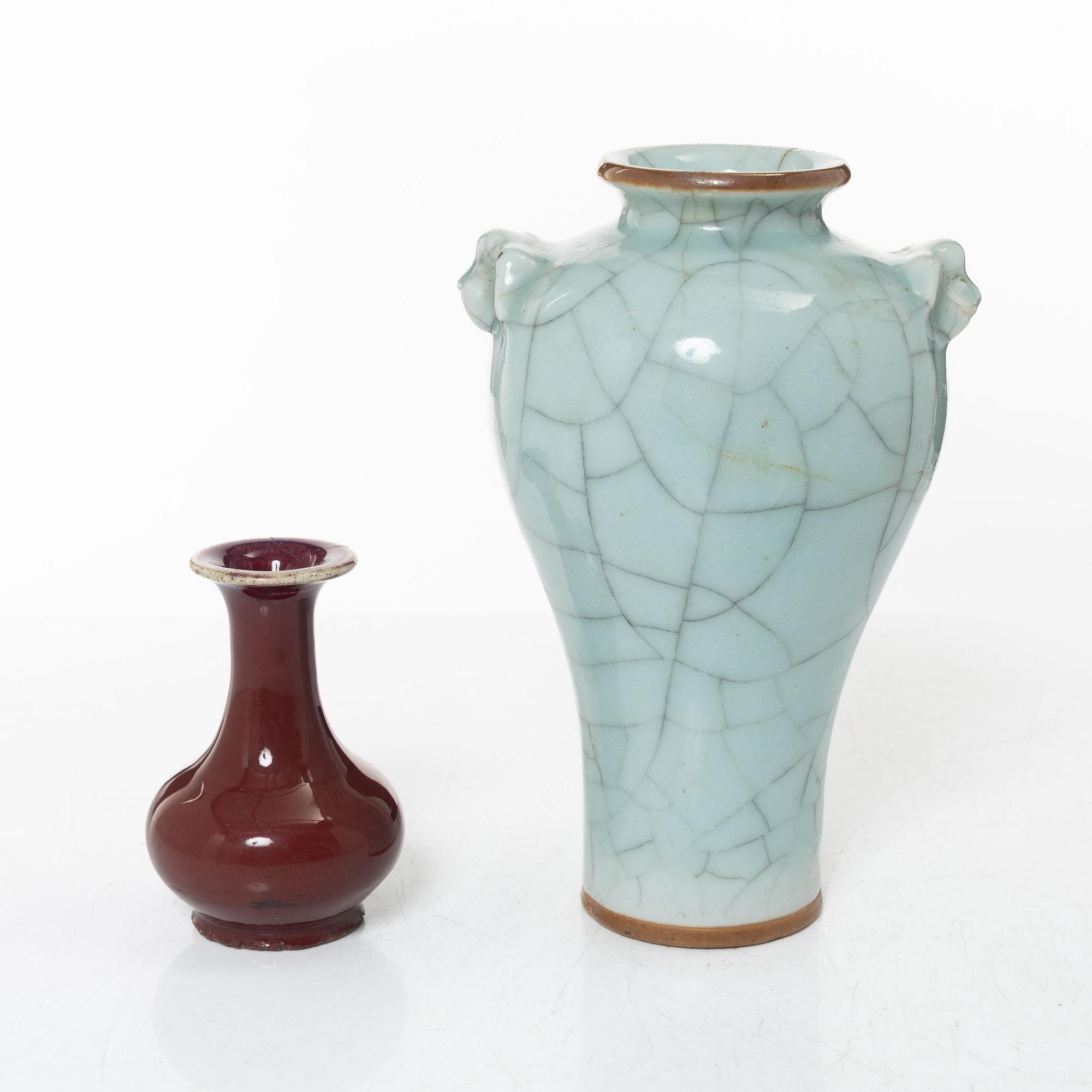 Two Chinese vases, Qing dynasty, 19th century.