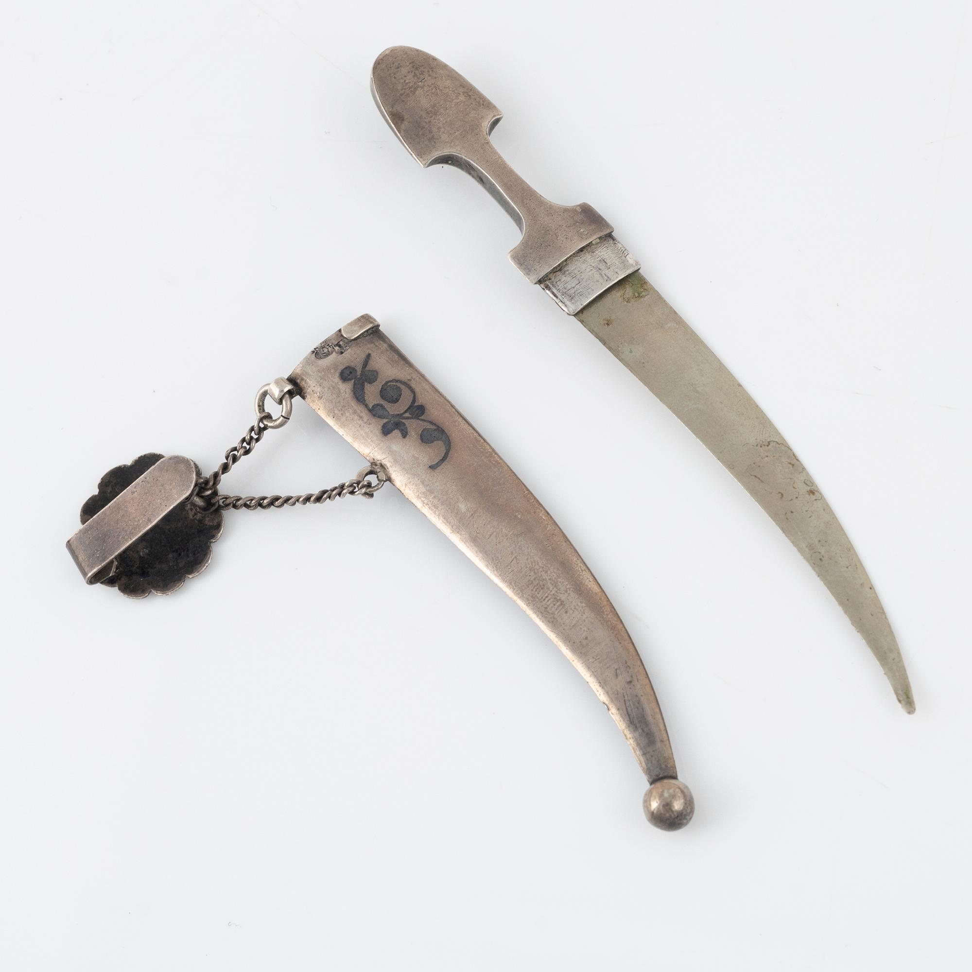 Skärp samt hänge, silver, omkring år 1900.