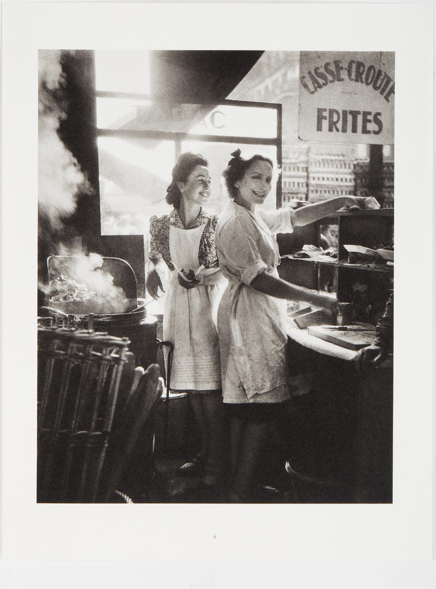 WILLY RONIS, Limited Edition Portfolio with 12 Collotype Plates, signed and numbered 238/290 on the colophon.