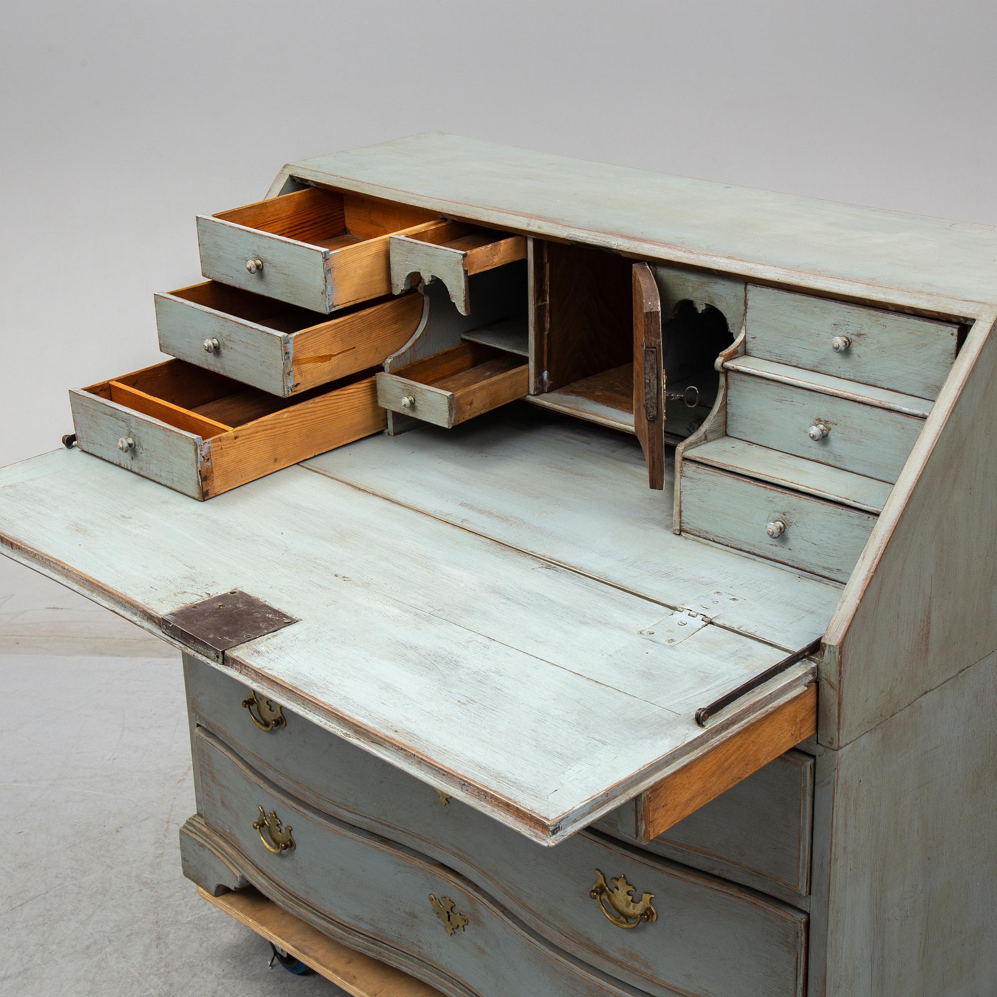 a secretaire from the first haöf of the 19th century.