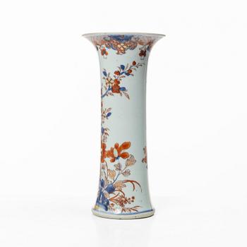 A porcelain vase, China, 18th century.