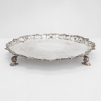 Salver, sterling silver, mästarstämpel Robert Calderwood (1727 - 1765), Dublin, årsstämplad 1806?.