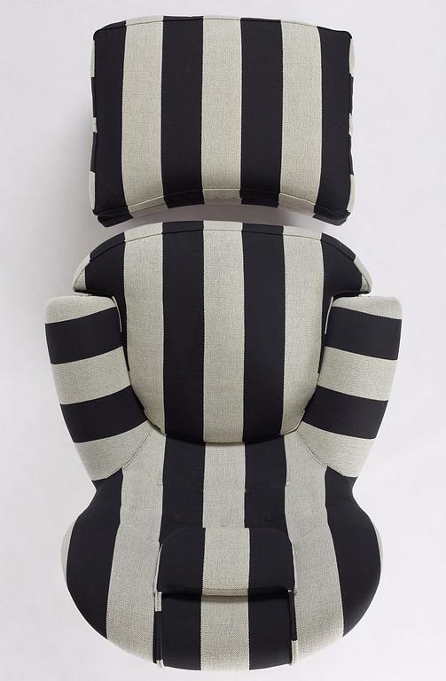 Carl Malmsten, fåtölj med fotpall, "Jättepaddan", O.H. Sjögren, Tranås, 2025.