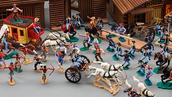 A SET OF WESTERN FIGURES AND FORT BY OEHME & SÖHNE GERMANY AND TIMPO TOYS ENGLAND.