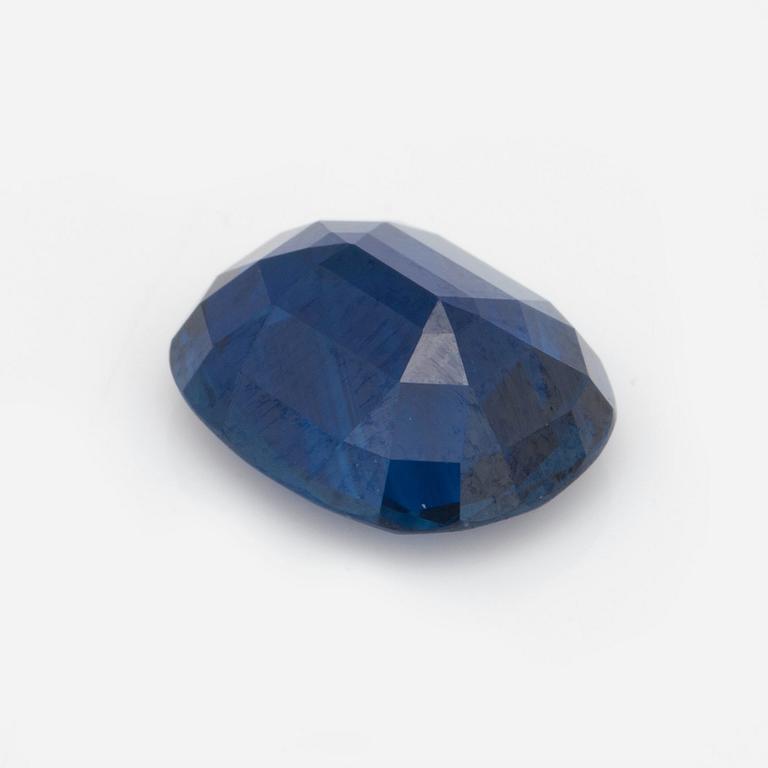 A blue sapphire 6.82 ct.