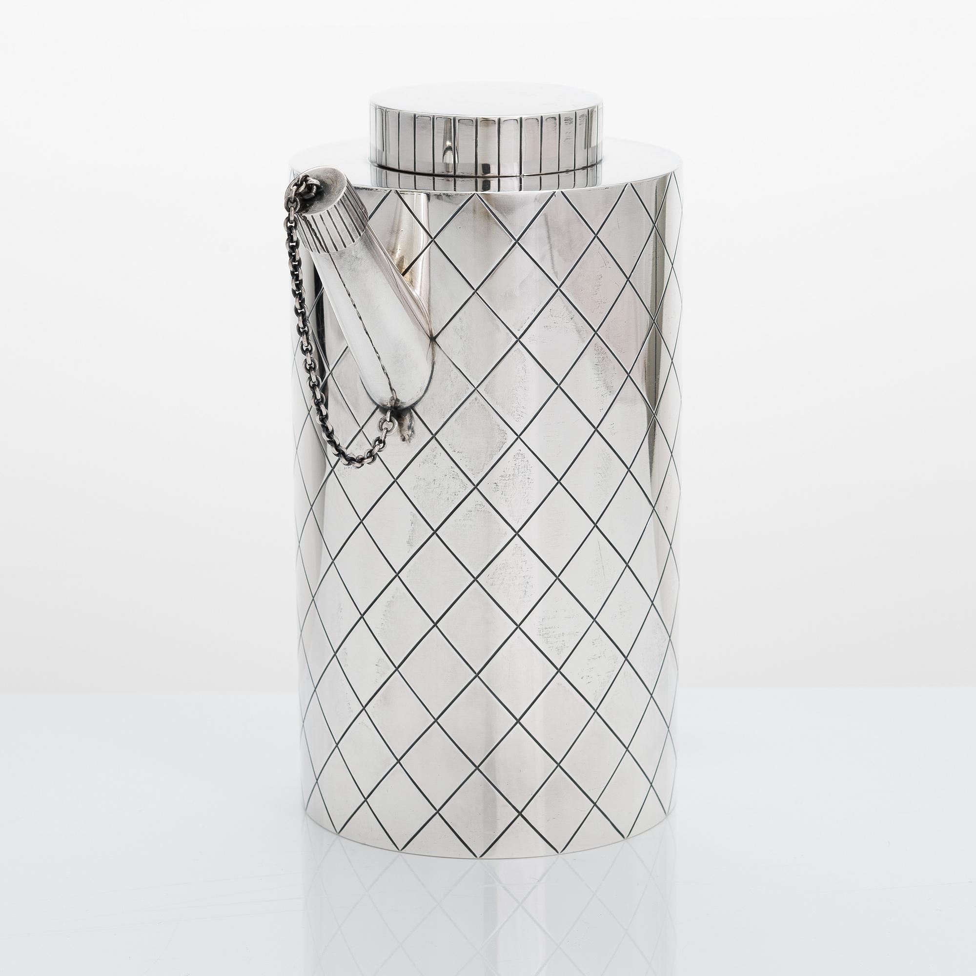 Sigvard Bernadotte, cocktail-sekoitin, sterlinghopeaa, Firma Georg Jensen, Tanska 1945 jälkeen, malli 819 B.