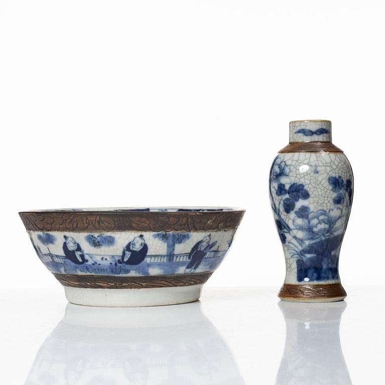 A Chinese porcelain vase and a bowl, around 1900.