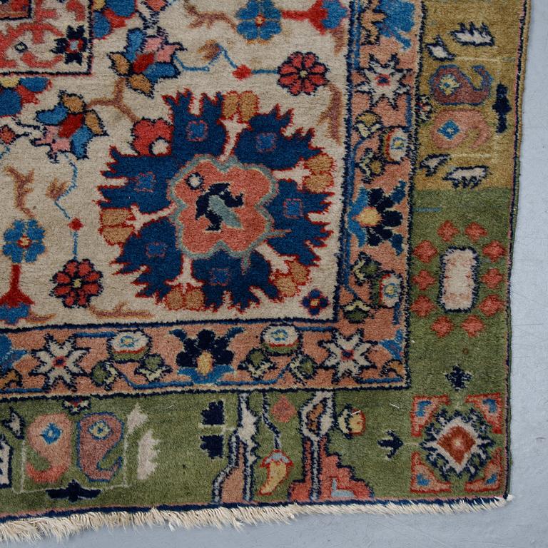 A carpet, semi-antiqie Tabris, ca  407 x 293 cm.