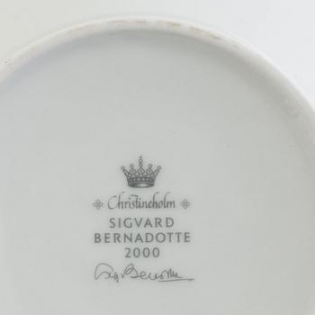 SIGVARD BERNADOTTE, SERVIS, 84+ 13 delar,porslin. "Christineholm" eller "Marianne Royal Blue", Millenium, design, 2000.