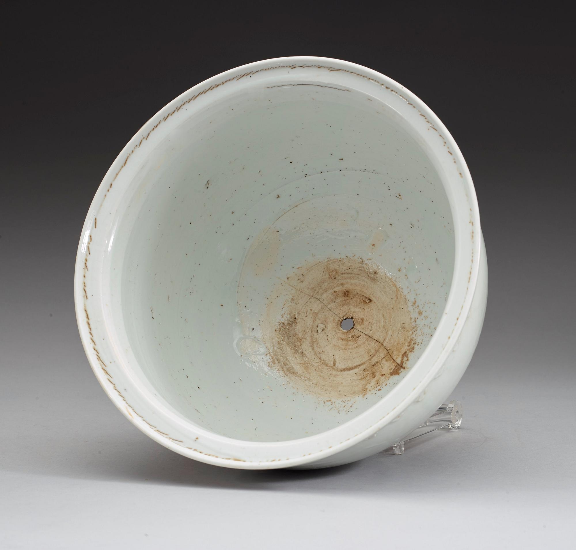 A "blanc de chine" flower pot, Qing dynasty 19th century.