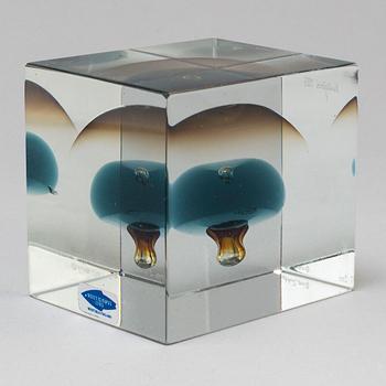 OIVA TOIKKA, An annual glass cube by Oiva Toikka, signed Oiva Toikka, Nuutajärvi 1983, numbered 37/2000.