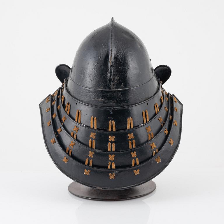 A Kabuto helmet with yoroi mask, Edo (1603-1868).