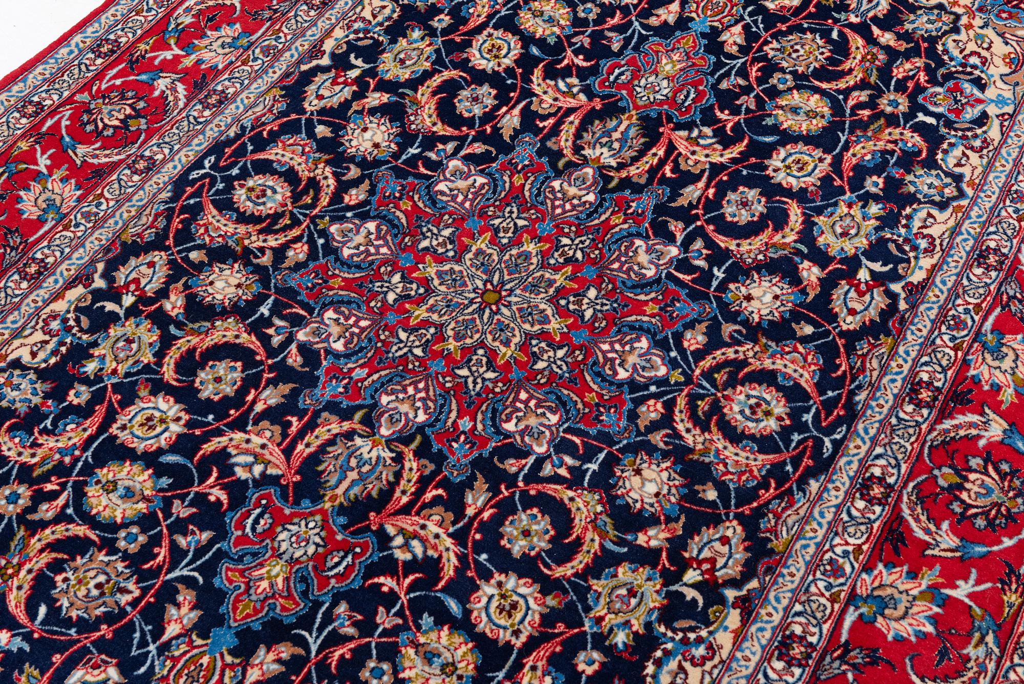Carpet Isfahan, approx. 241 x 155 cm.