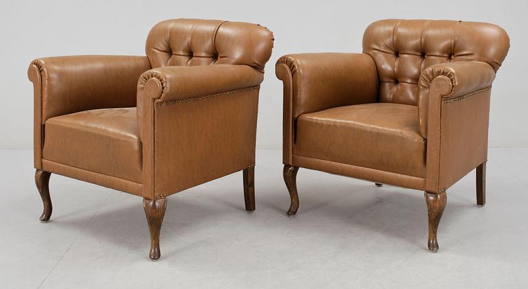 FÅTÖLJER, ett par, 1930/40-tal.