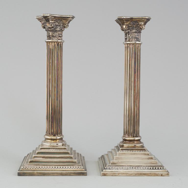 A pair of silver plate candlesticks, Godinger, England, 1992.