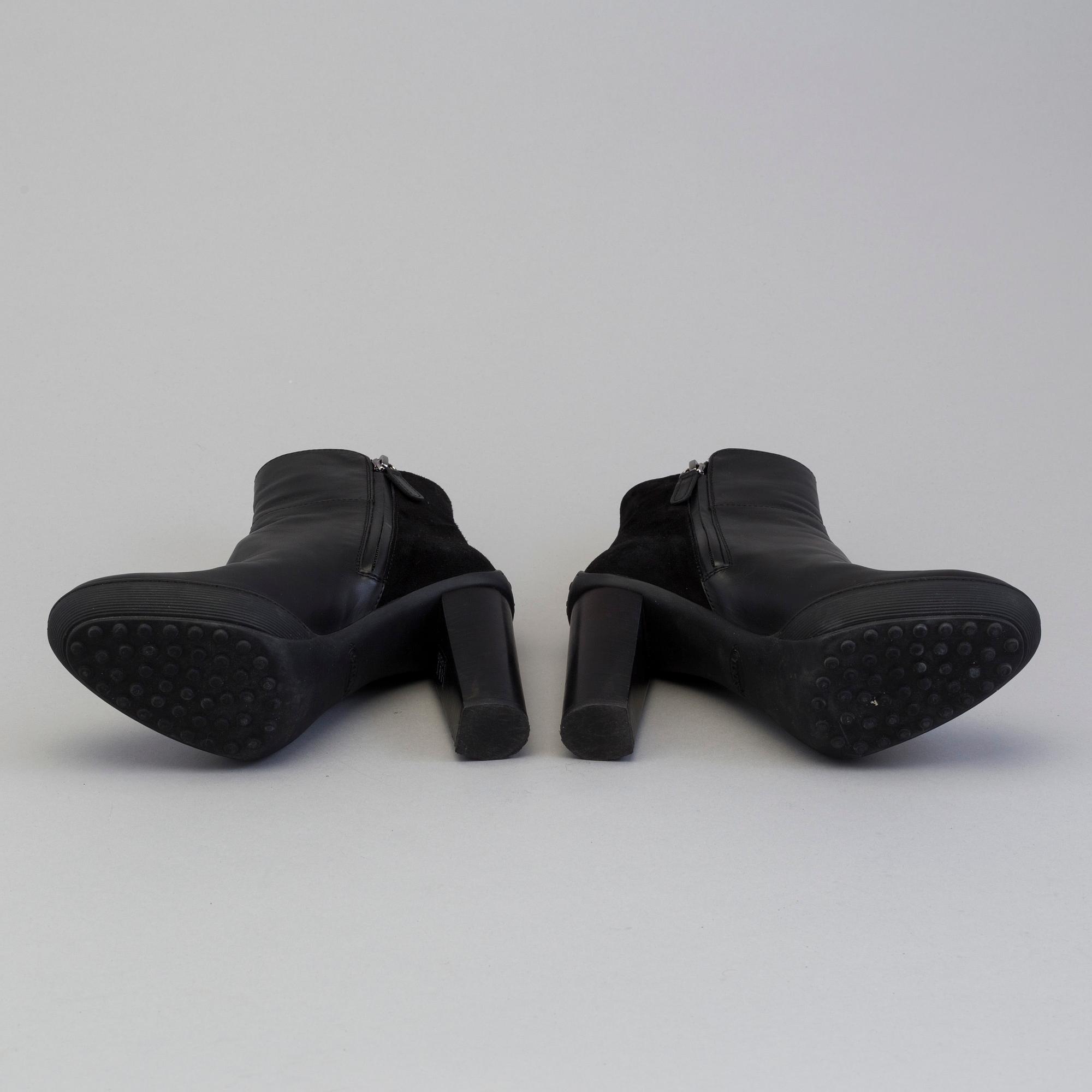 A pair of boots by Tod´s, in size 36,5.