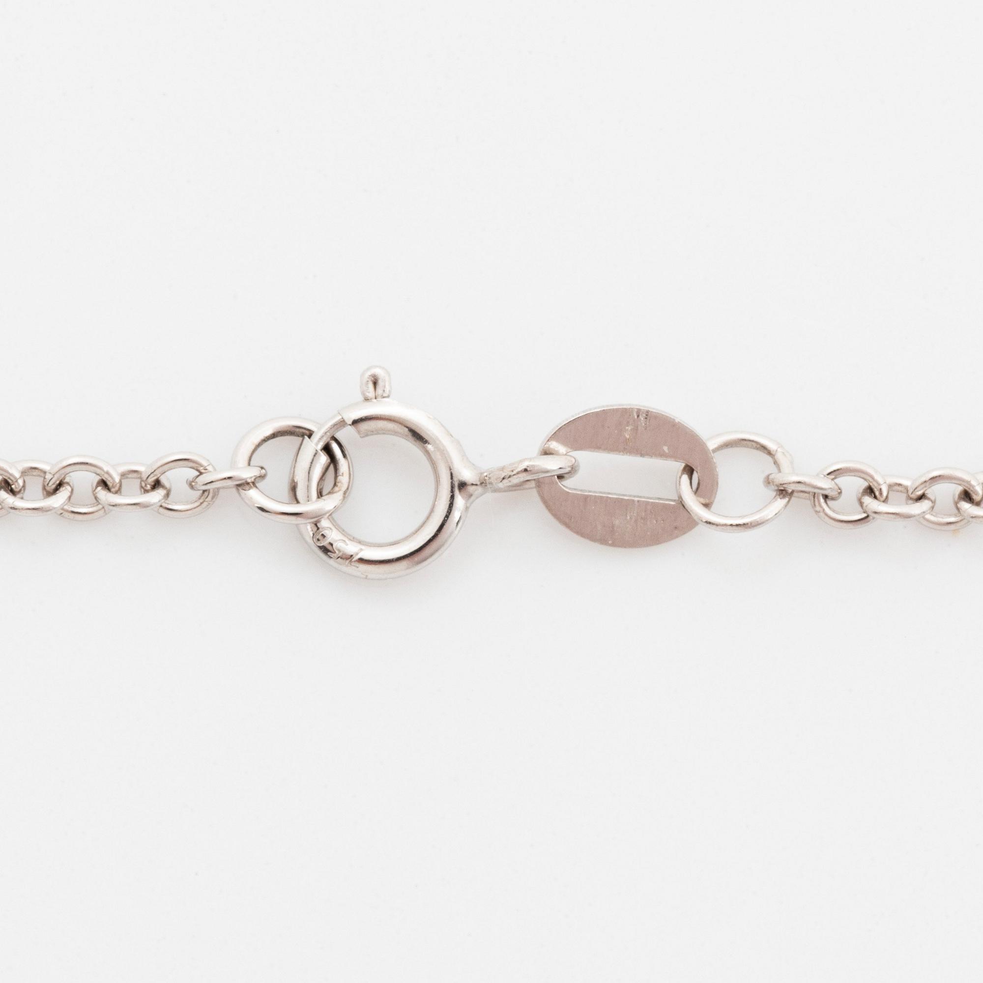 Collier 18K vitguld med markisformade briljantslipade diamanter.