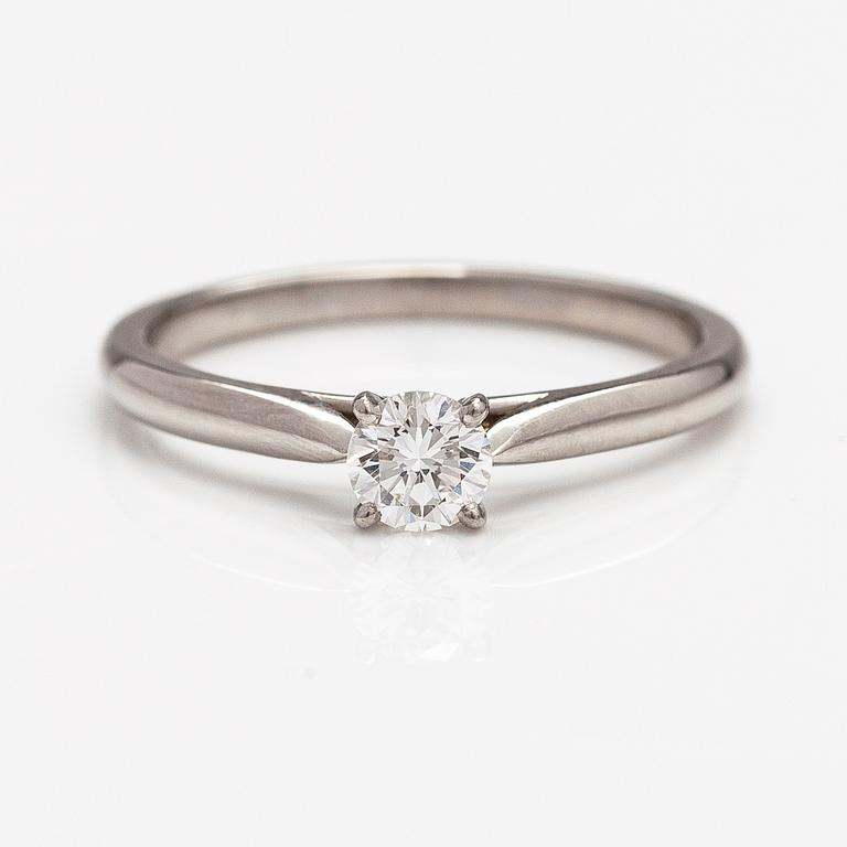 Cartier, A platinum ring with a ca. 0.27 ct diamond according to certificate. Marked Cartier, 51, 62039B.