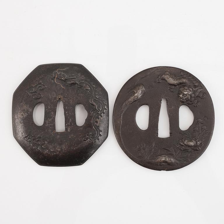 Tsuba, 6 st, bl.a. Japan, Korea, Edo samt 1800-1900-tal, en signerad.