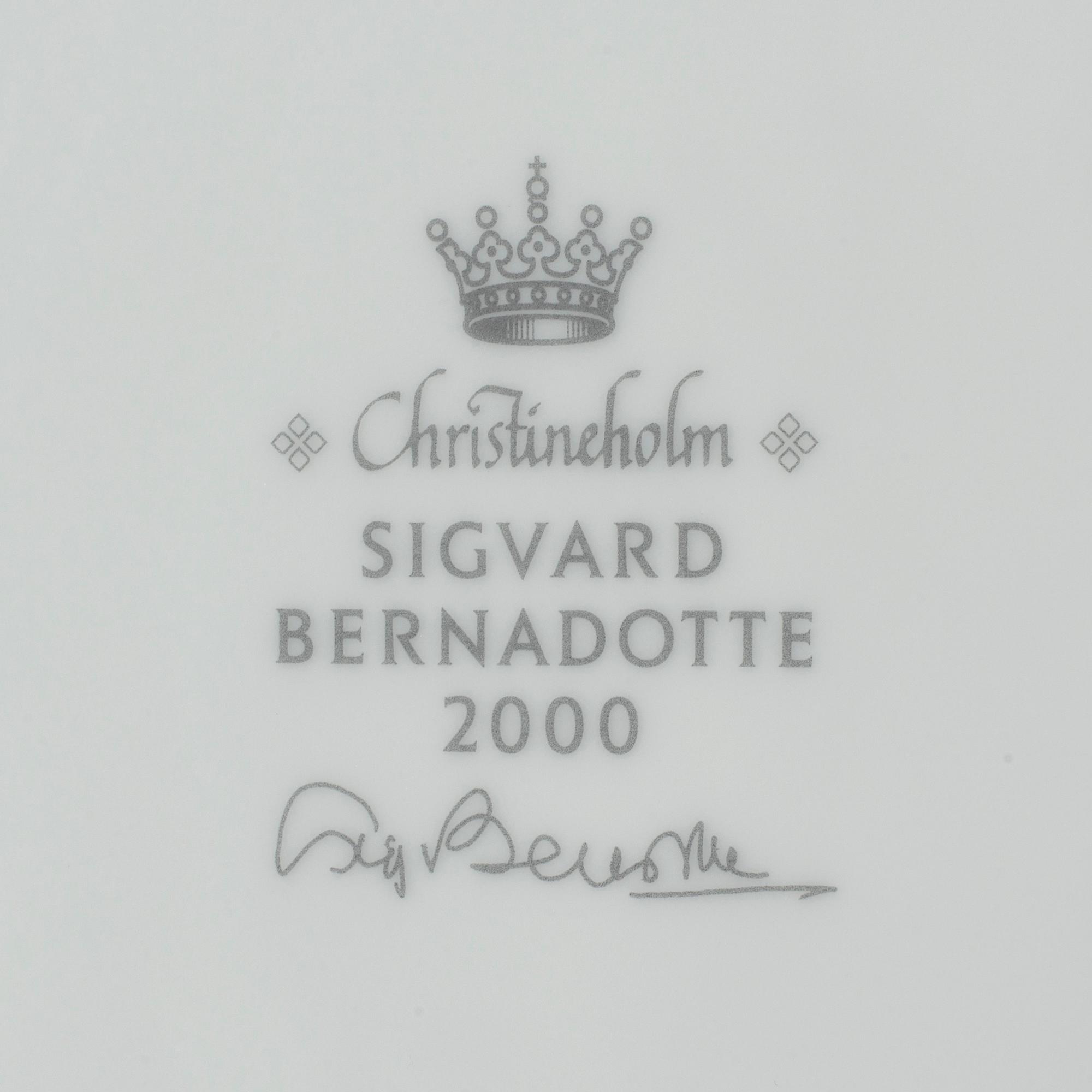 SIGVARD BERNADOTTE, 36 pieces of porcelain tableware, "Marianne Royal Blue/Christineholm", Millenium, 2000.