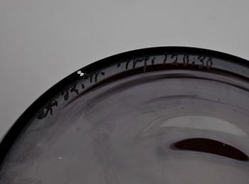 URNA, glas. Okänd konstnär, troligtvis Orrefors dat 1922.