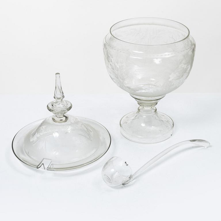 A lidded cup with four glasses, 20th century.