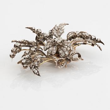 A brooch/tiara combination.